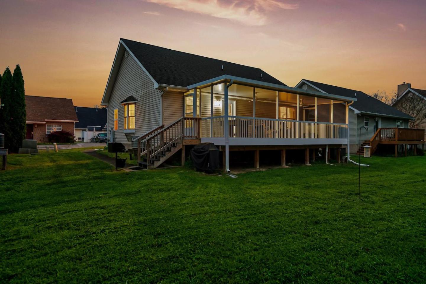 1 Mile To Pkwy, Pets, Hot Tub, Creekside, Porch Villa Pigeon Forge Exterior photo